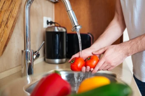 Existe un método de tan solo dos pasos para desinfectar frutas y verduras. Foto: Shutterstock