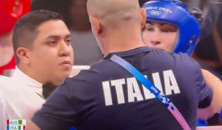 El momento en el que suspendieron la pelea. Foto: Ca