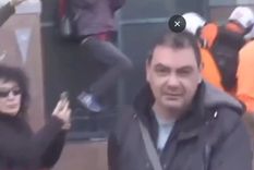 El agresor que golpeó e insultó a la periodista.