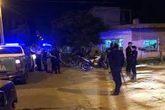 insolito: un policia intento pasar un control con dos soldados escondidos en el baul