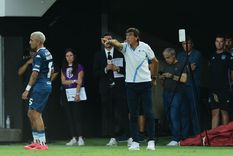 Gustavo Costas se calentó en conferencia tras la caída de Racing y dejó una mala noticia para el clásico con Boca. Foto: FotoBaires Gustavo Costas se calentó en conferencia tras la caída de Racing y dejó una mala noticia para el clásico con Boca. Foto: FotoBaires