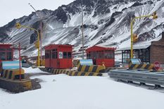 Según indicó Daniel Galdeano, coordinador del Paso Cristo Redentor, actualmente se encuentran 2500 camiones varados. Foto: Twitter @PasoCRMza