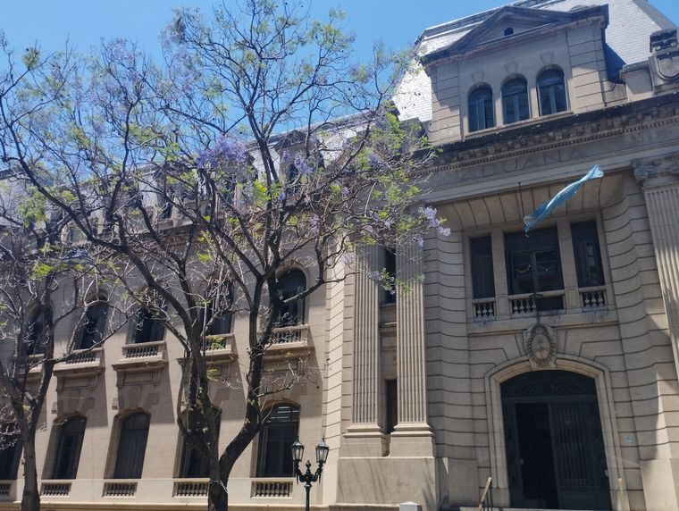 La medida del BCRA no sólo impacta en la Universidad Nacional de Rosario sino en otras universidades nacionales que  operan con el Banco Nación Foto: www.unr.edu.ar