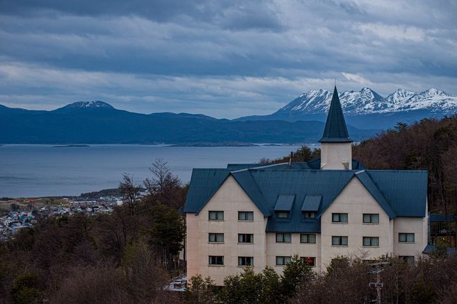 Milei prepara un DNU para ampliar Defensa y construir una base naval en Tierra del Fuego.