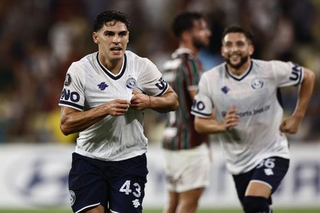 Tras el histórico triunfo de la Lepra, los hinchas de Fluminense despidieron a su equipo con un lapidario cántico. Tras el histórico triunfo de la Lepra, los hinchas de Fluminense despidieron a su equipo con un lapidario cántico.