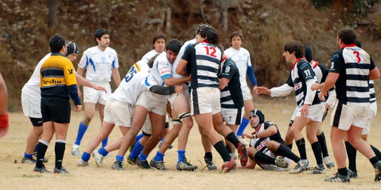 Los Conejos ganaron con comodidad y se mantienen invictos en el certamen. Foto: Gonzalo Bravo