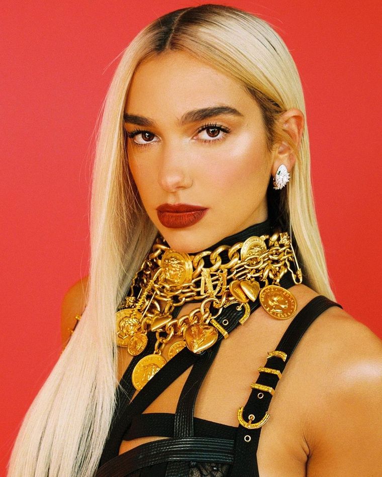 Dua Lipa nos presenta distintas tendencias 2022 que regresaron directamente de los 90 Foto: Instagram