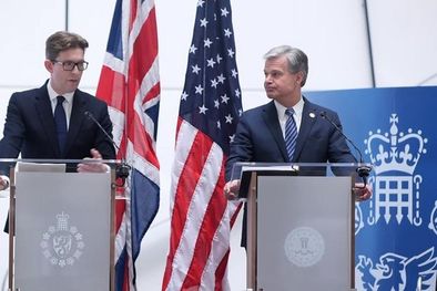 MDZol | Ken McCallum y Christopher Wray, directores del MI5 y el FBI respectivamente Foto: UK POOL VIA ITN