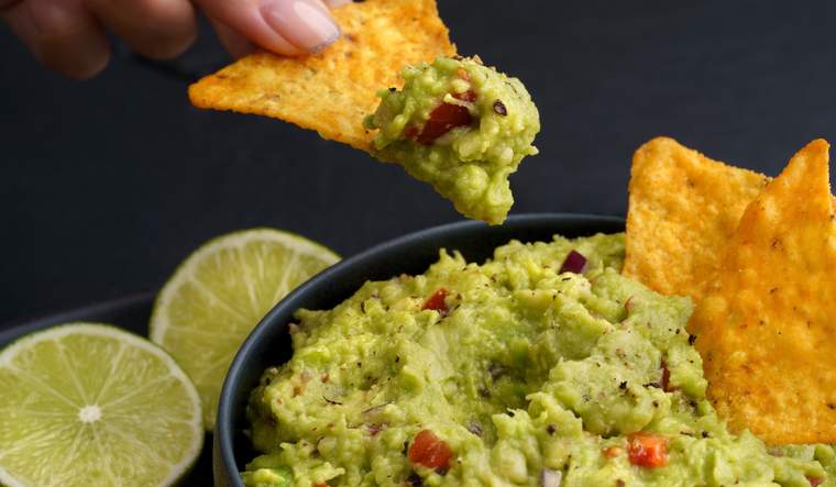 Guacamole listo para la picada de verano Guacamole listo para la picada de verano