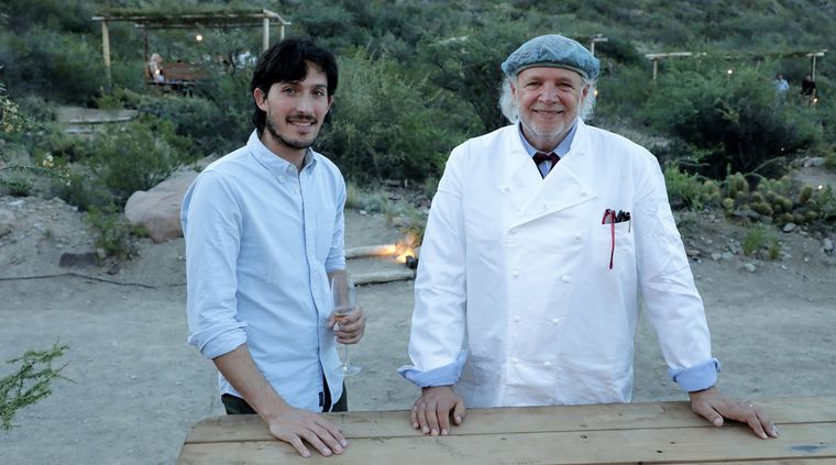 Julián Arroyo junto a Francis Mallmann. ¡Mirá la galería de fotos al final de la nota! Foto: Gentileza