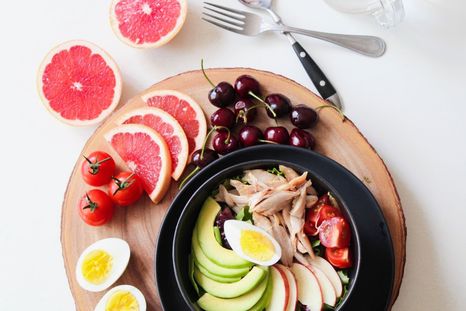 Comer después de las 21 horas aumenta un 20% las probabilidades de ganar peso, conocé los detalles en la nota Foto: Pexels