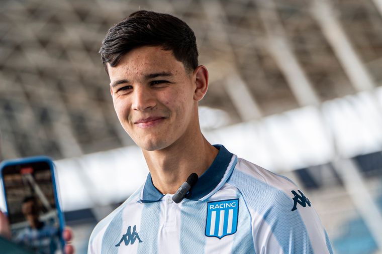 Valentín Carboni ya se entrena con Racing y palpita lo que será el 2026.