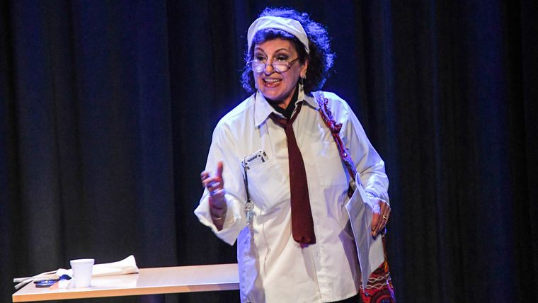 Gladys asiste a clases de teatro desde hace 13 años, cuando se jubiló. Gladys asiste a clases de teatro desde hace 13 años, cuando se jubiló.