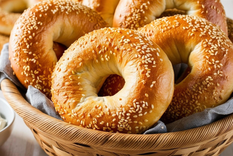 Bagels caseros con semillas de sésamo: receta tradicional Foto: Shutterstock
