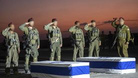 Los ataúdes de los rehenes devueltos por Hamás a Israel Los ataúdes de los rehenes devueltos por Hamás a Israel