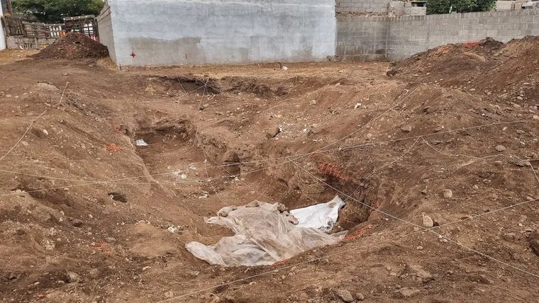 Los cadáveres se encontraban dentro de una fosa común en un centro clandestino de Córdoba.