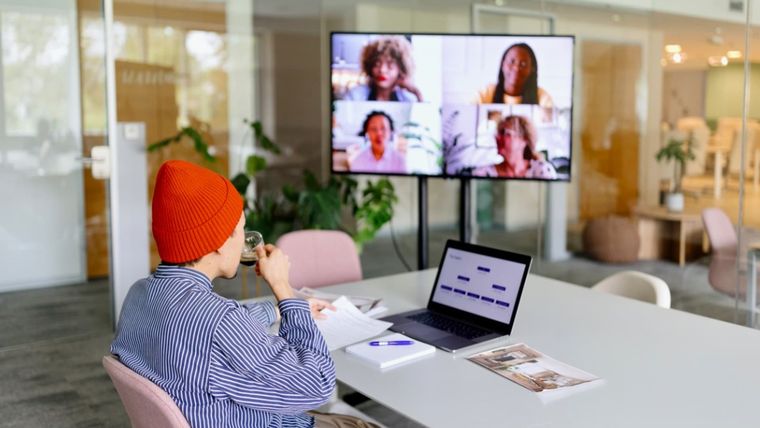 En un mercado laboral cada vez más internacionalizado, el dominio del inglés dejó de ser un atributo decorativo del CV para convertirse en un factor medible de salario. En un mercado laboral cada vez más internacionalizado, el dominio del inglés dejó de ser un atributo decorativo del CV para convertirse en un factor medible de salario.