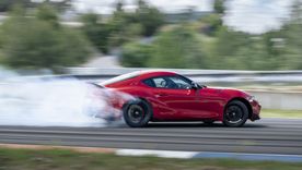 La Supra, el primer modelo global desarrollado por Toyota Gazoo Racing (TGR), estrena su gama 2025 con el regreso de la caja automática como principal novedad.