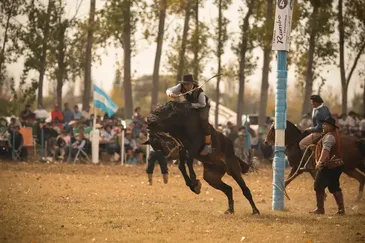 Las jineteadas es uno de los momentos más esperados de la Fiesta de la Ganadería.