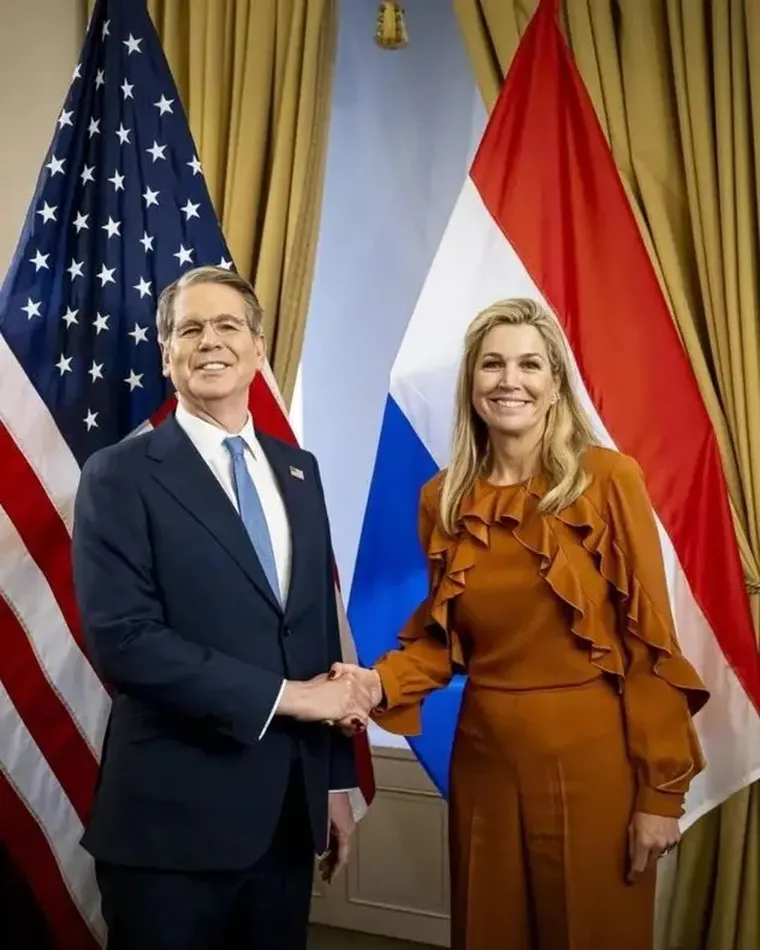 Monocromía con identidad y elegancia. Monocromía con identidad y elegancia.