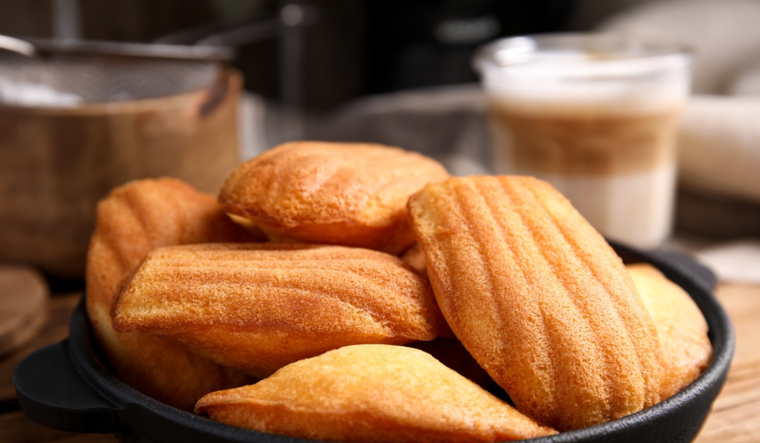 Receta fácil de madeleines caseras: deliciosos bizcochitos franceses Foto: Shutterstock