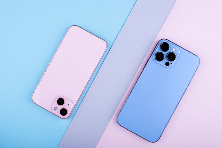 La subasta de la Afip incluye cinco teléfonos celulares marca Apple modelo Iphone 14 PRO. Foto: Freepik