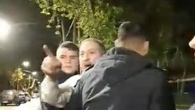 El hombre increpó a los efectivos de seguridad que habían detenido su marcha