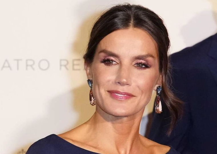 Letizia Ortiz se destacó con el sentador vestido azul. Foto: Instagram