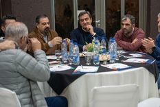 Ciurca junto a otros dirigentes del peronismo mendocino. Foto Adriana Cano.
