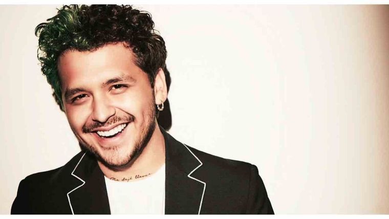 CHRISTIAN NODAL EL CANTANTE HA FIGURADO SIN SUS TATUAJES. Foto: ARCHIVO