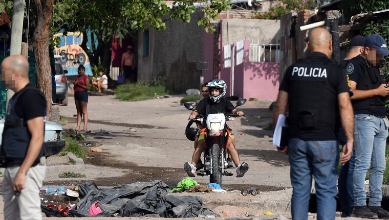 Policía en el Campo Papa por el Megaoperativo Foto: ALF PONCE MERCADO / MDZ