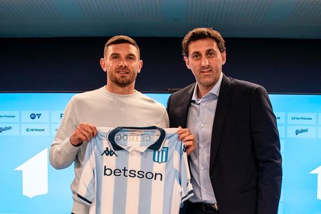 Maravilla Martínez reveló la charla que tuvo con Diego Milito antes de renovar y fijar la cláusula. Maravilla Martínez reveló la charla que tuvo con Diego Milito antes de renovar y fijar la cláusula.