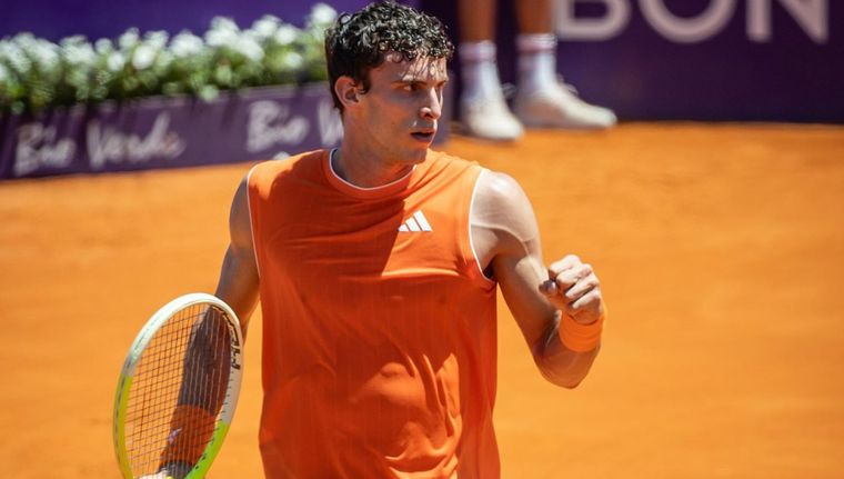 Juan Manuel Cerúndolo comenzó con el pie derecho en el Argentina Open y eliminó al alemán Daniel Altmaier por un contundente 6-2 y 6-2.