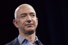 Jeff Bezos es una de las personas más ricas del mundo al haber fundado Amazon, un gigante del comercio electrónico. Foto: Chron -  https://s.hdnux.com/photos/01/23/60/32/21956244/3/rawImage.jpg