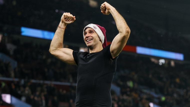 Dibu Martínez enloqueció a los hinchas del Aston Villa tras su último partido.