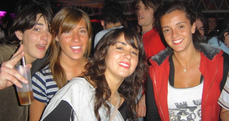 Alvaro (el colado de la foto) con Hannah, Fabiana y Florencia. Foto: MDZ