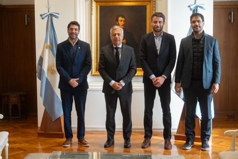 El gobernador se reunió con directivos de Mercado Libre El gobernador se reunió con directivos de Mercado Libre