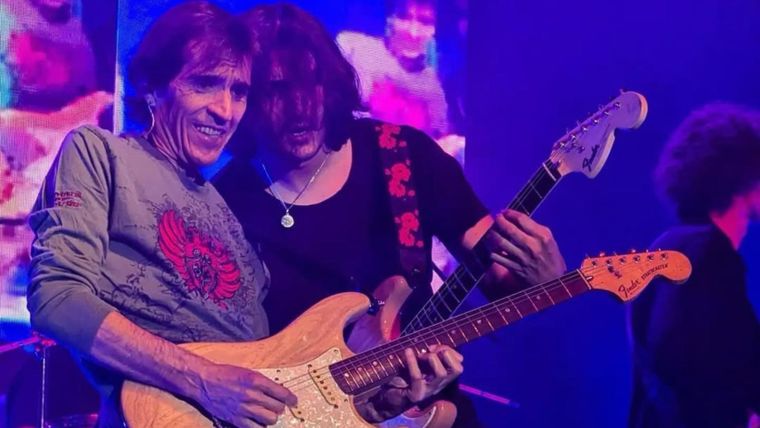 Padre e hijo unidos por la misma pasión: la música. Padre e hijo unidos por la misma pasión: la música.