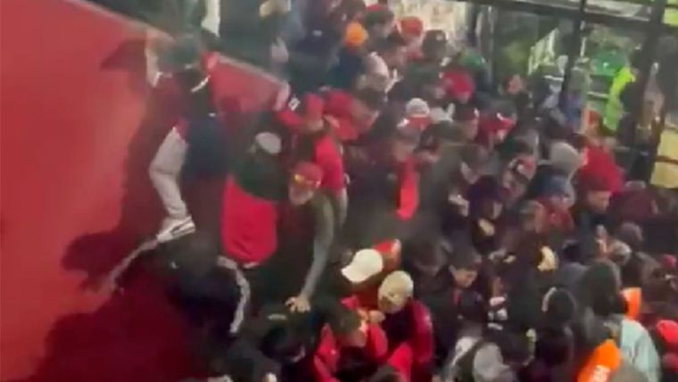 Impactante estampida en la cancha de Newells