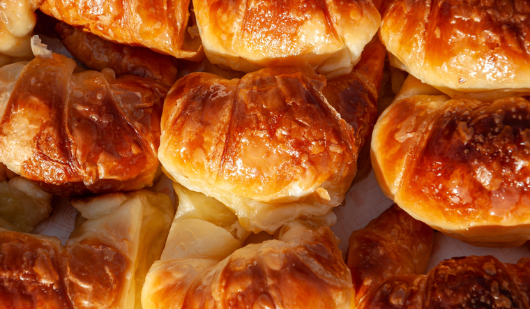 Cómo hacer medialunas de manteca, receta paso a paso