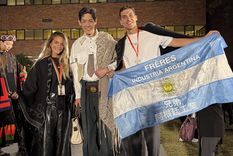 El duo de emprendedores estuvo presente en Hong Kong para presentar la vestimenta tradicional argentina.