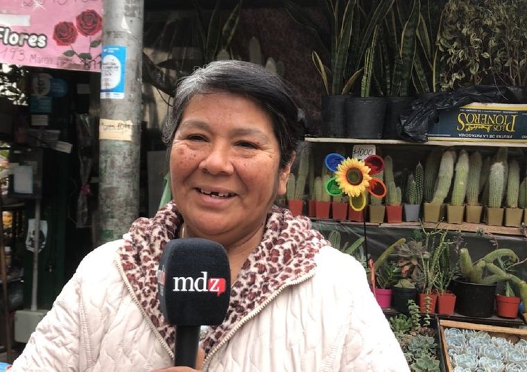 Margarita se dedica a la venta de flores desde hace 40 años