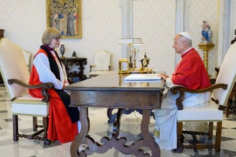 El papa León XIV en su encuentro histórico con la primera arzobispo mujer de Canterbury, Sarah Mullally. El papa León XIV en su encuentro histórico con la primera arzobispo mujer de Canterbury, Sarah Mullally.