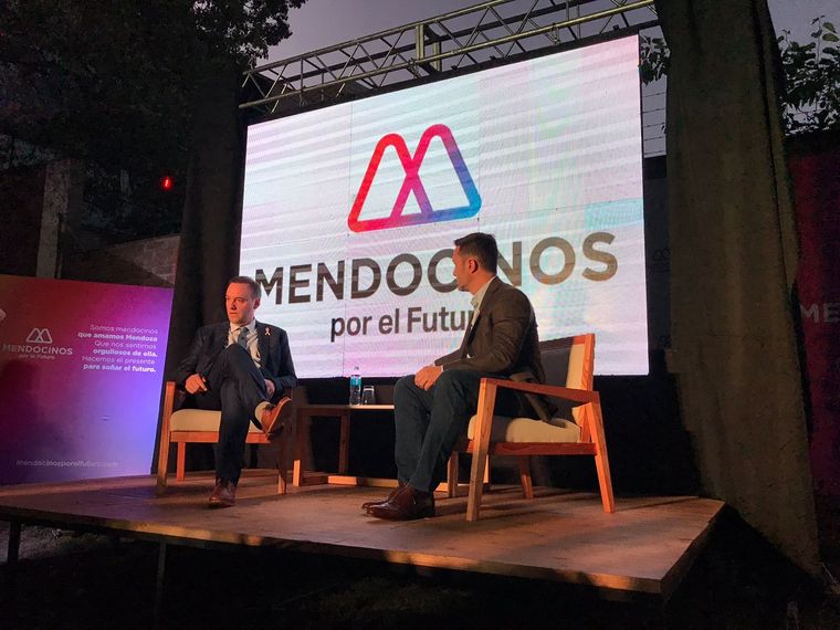 En el mismo evento, en 2022, Petri y Adorni dialogaron sobre la situación económica. Hoy, siendo funcionarios de Nación, volverán a hacerlo. Foto: Prensa Luis Petri