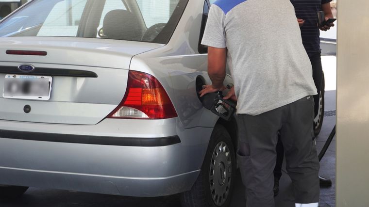 El Gobierno y las petroleras negocian espaciar los aumentos de combustibles Foto: Rodrigo DAngelo / MDZ