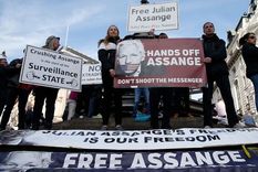 Assange continúa en el Reino Unido peleando para no ser extraditado a Estados Unidos. Foto: GETTY IMAGES