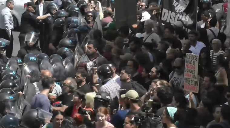 Protesta en el Ministerio de Salud