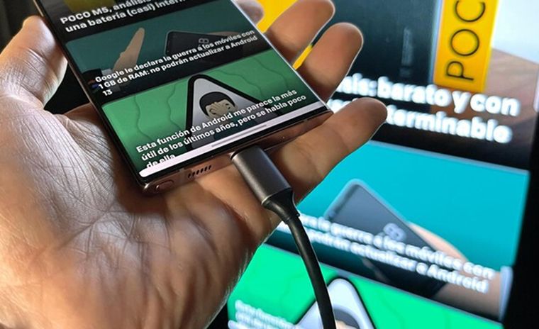 Si tu Android tiene salida de vídeo, un cable USB-C a HDMI es la forma más sencilla y de mayor calidad. Si tu Android tiene salida de vídeo, un cable USB-C a HDMI es la forma más sencilla y de mayor calidad.