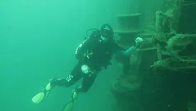 Cómo es el arrecife artificial convertido en parque submarino a partir del hundimiento de un pesquero chino, donde se centra la búsqueda de la buceadora Sofía Devries. Cómo es el arrecife artificial convertido en parque submarino a partir del hundimiento de un pesquero chino, donde se centra la búsqueda de la buceadora Sofía Devries.