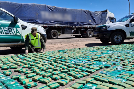 El cargamento de hojas de coca incautado por la Gendarmería. El cargamento de hojas de coca incautado por la Gendarmería.